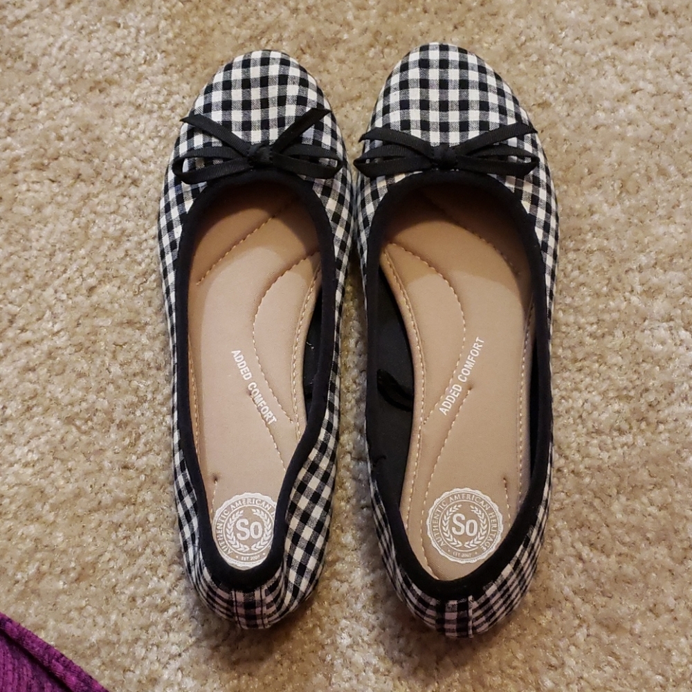 Checkered flats